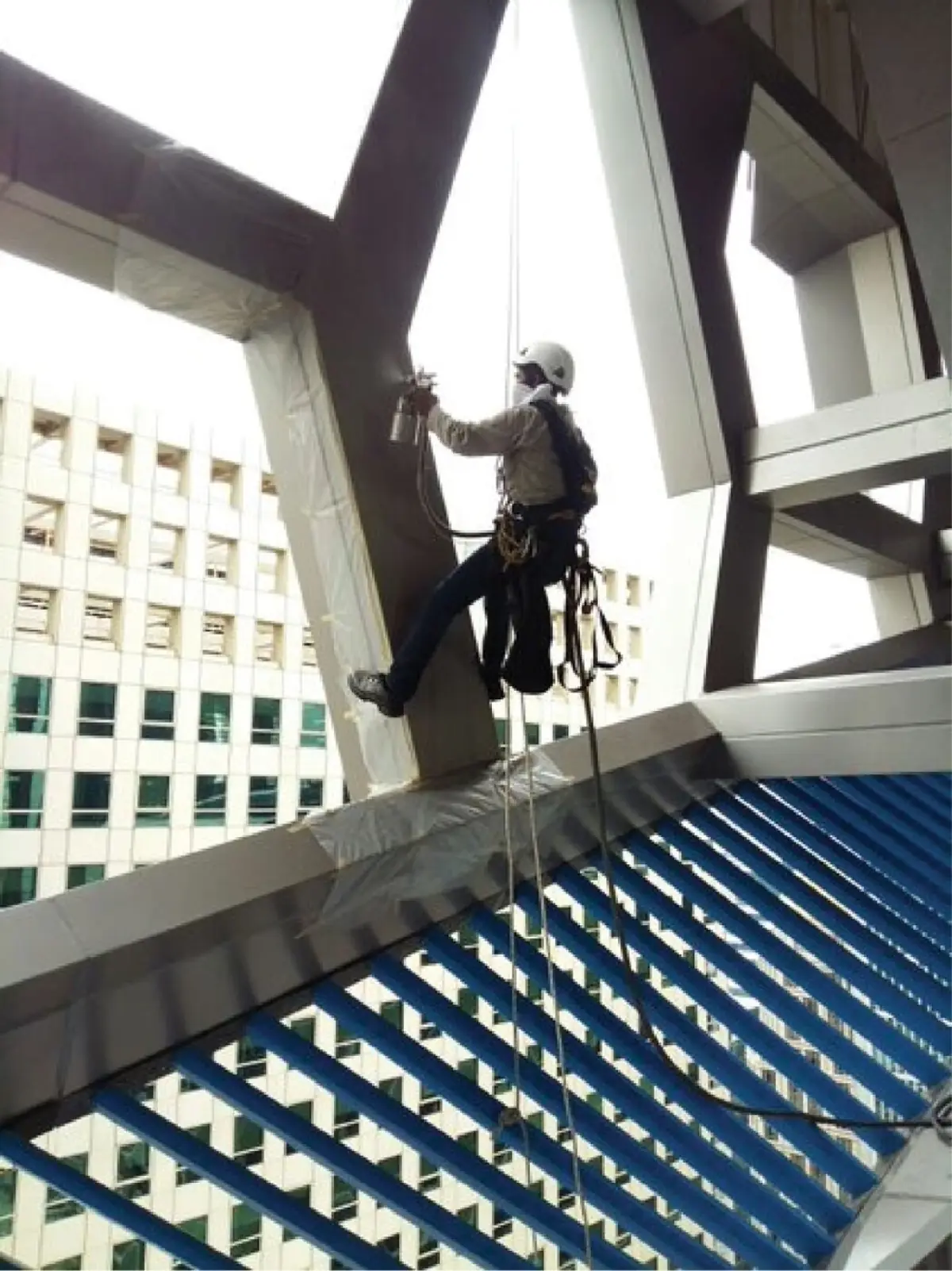 Vertical waterproofing repair on an external facade
